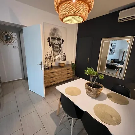 Διαμέρισμα Door