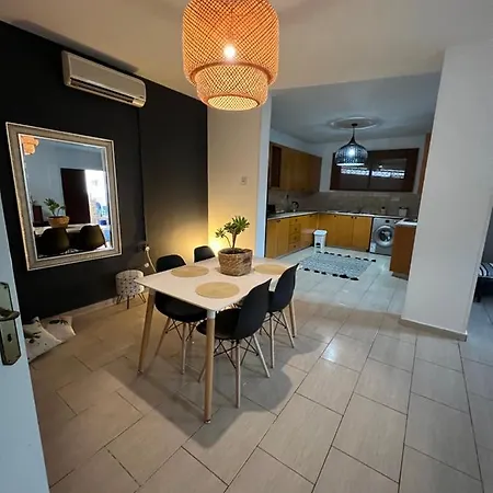 Door * Λεμεσός