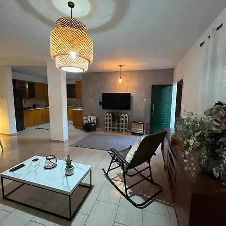 Door * Λεμεσός