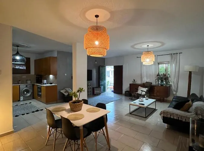 公寓 Door 利马索尔