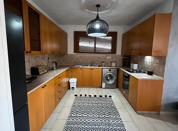 公寓 Door 利马索尔